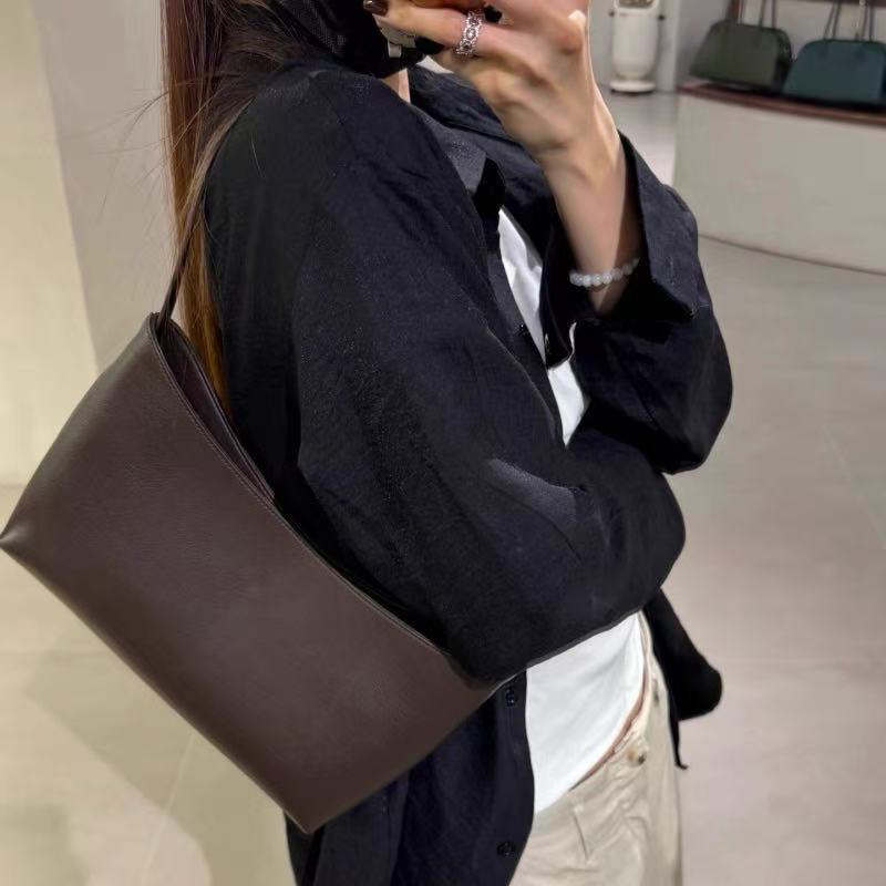 Nouveau Sac Seau à Bandoulière - Luxury Bags Sales avis et prix