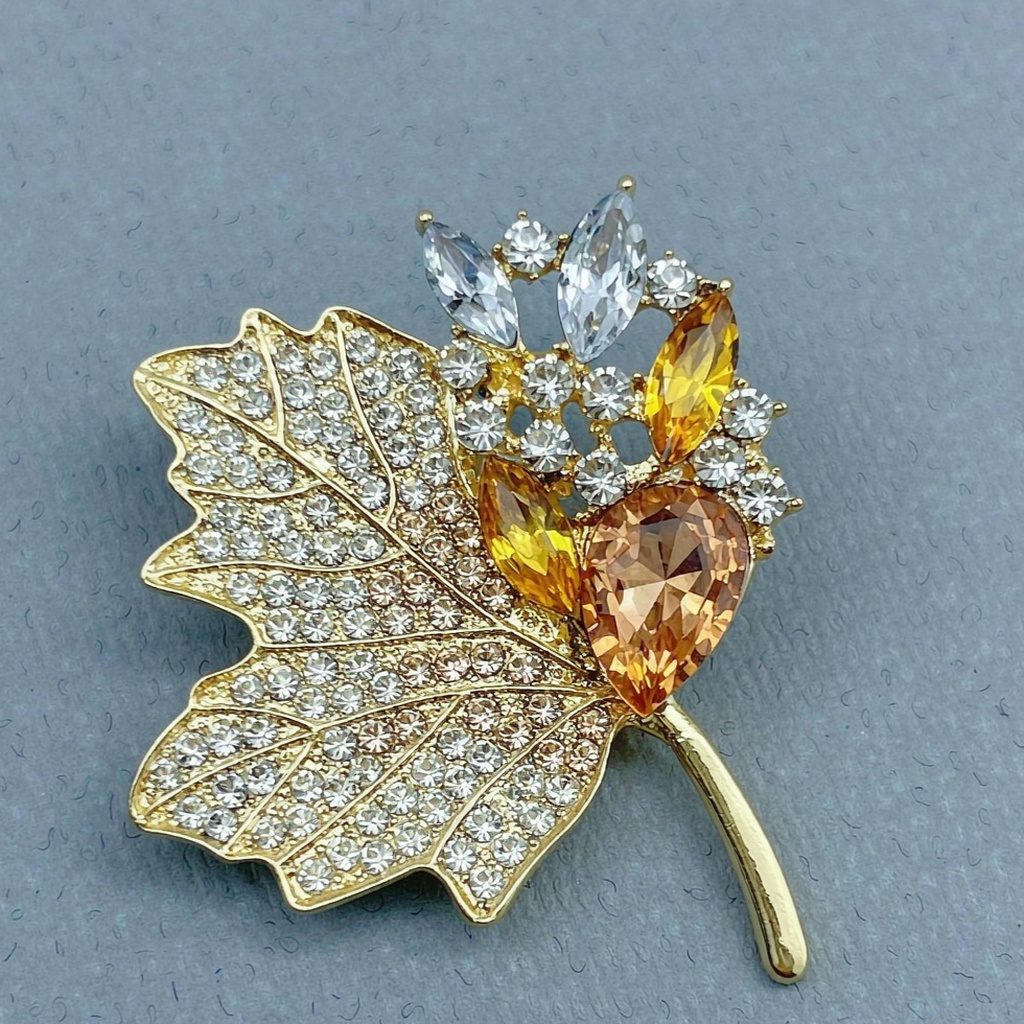 Broche de costume pour femme 2 - Luxury Bags Best avis et prix