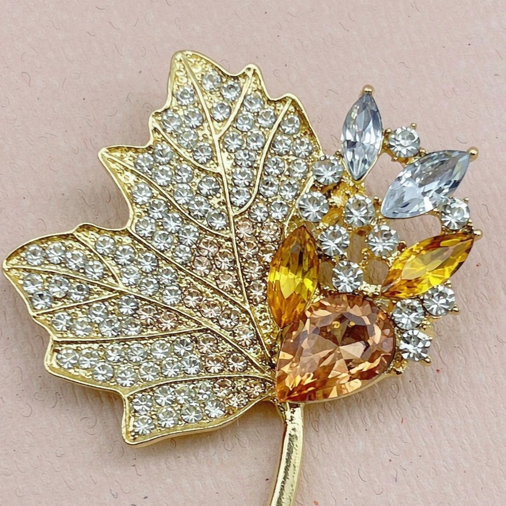 Broche de costume pour femme 2 - Luxury Bags Best avis et prix