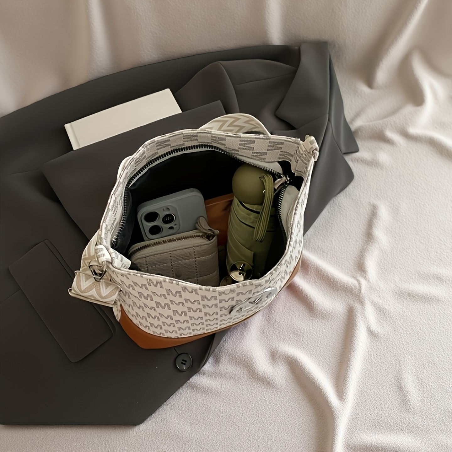Sac fourre-tout à bandoulière  - Luxury Bags Louis Vuitton avis et prix